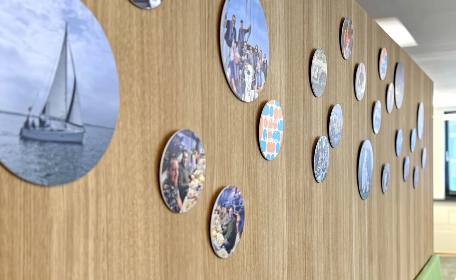 Van Den Berghe muur foto's